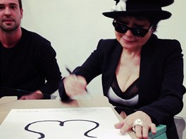 Yoko Ono pedstavila svou módní kolekci pro pány. 