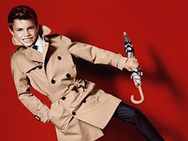 Romeo Beckham jde ve stopách rodi a ji jako dít si zkusil práci jako model...