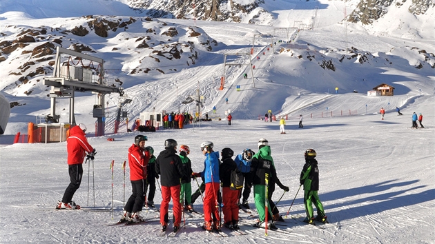 Pohled od horn stanice Gletscherexpressu na vlek Brunnenkogel