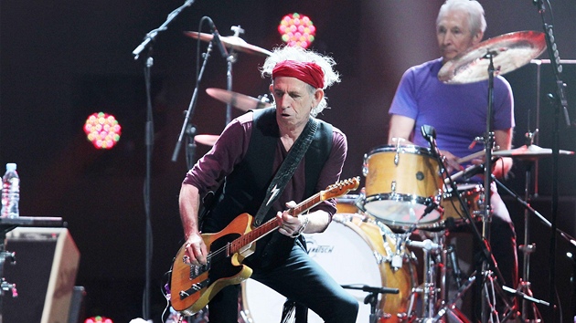 Na charitativnm koncert 12. 12. 2012 pro obti huriknu Sandy zahrli i Rolling Stones (Keith Richards a Charlie Watts).