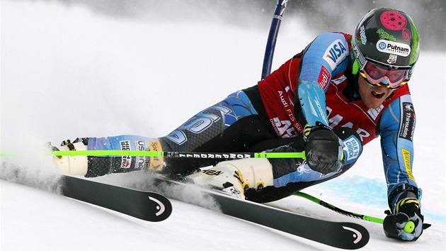 Americk lya Ted Ligety na trati obho slalomu v italskm stedisku Alta |Badia.