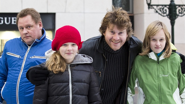Vclav Kopta s dcerami a herec Petr Batk