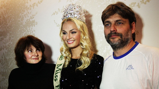 Miss Earth 2012 Tereza Fajksov s rodii