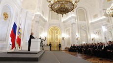 Ruský prezident Vladimir Putin pednáí v Kremlu poselství o stavu zem (12.