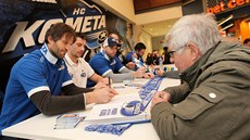 V brnnském nákupním centru Avion Shopping Park se konala autogramiáda hokejové...