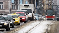Sníh komplikuje dopravu v Praze. 