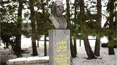 Náves v Hrusicích. Rodit malíe Josefa Lady se nachází v okrese Praha-východ. | foto: Viktor Chlad, MAFRA