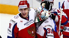 RUSKÉ OSLAVY. Branká Konstantin Barulin (vpravo) se raduje se svým spoluhráem
