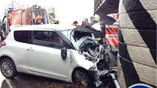 Tragická dopravní nehoda u M�chenic na b�ehu Vranské p�ehrady. �idi� st�et s
