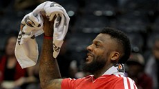 DeShawn Stevenson z Atlanty Hawks se raduje z koe mkterého ze svých