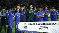 MLČENÍ. Fotbalisté Chelsea s Petrem Čechem (uprostřed) prohráli finále MS klubů...
