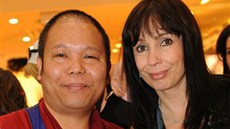Tibetský mnich Ge�a Nyima Özer a Nela Boudová