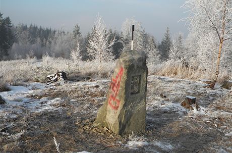 Pomník generála Josefa nejdárka v Tínsku nkdo nedávno pokodil (20....