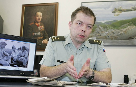 Historik Eduard Stehlík, Vojenský historický ústav