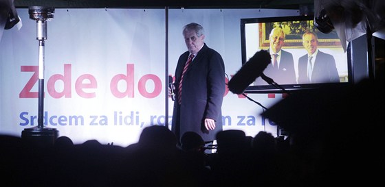 Milo Zeman navtívil v rámci prezidentské kampan jako poslední Hradec Králové. (19. 12. 2012)