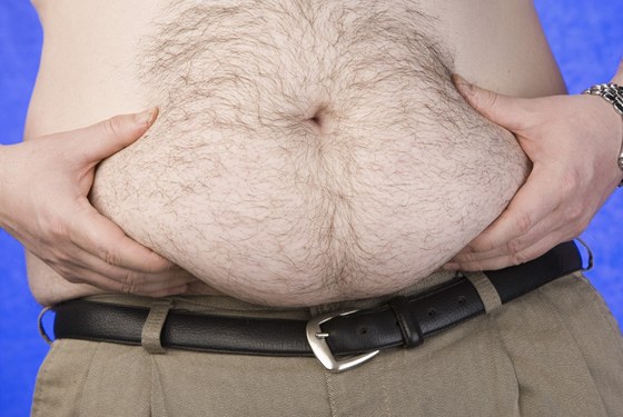 Vtina studií ukazuje sníení abdominální obezity u mu, kterým je podáván testosteron (ilustraní snímek).