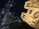 K vánoní atmosfée katedrála Notre Dame neodmysliteln patí.