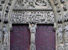 Pravý vchod, sv.Anny, postavený v letech 1160-1170 obsahuje reliéfy z 12. a 13.