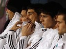 PO DESETI LETECH NA LAVICE. Iker Casillas (tetí zprava), branká a kapitán