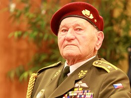 Generál Jaroslav Klemeš je poslední žijící výsadkář československé zahraniční