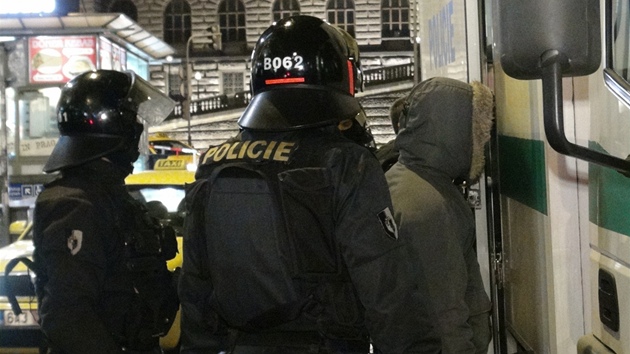 Policie zastavila pochod radikálů na Václavském náměstí.