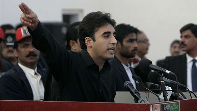 Syn Bhuttov na setkn len Pkistnsk lidov strany hlsal o budoucnosti demokracie v zemi.