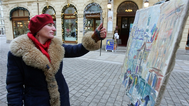 vcarsk malka Doris Windlin ve tvrtek malovala v Lzesk ulici u Mlnsk kolondy.