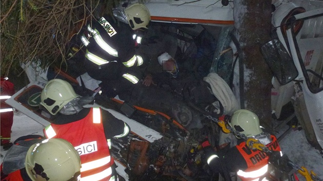 Nehoda popelskho auta mezi Nejdkem a Oldichovem.