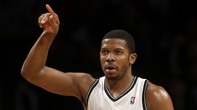 Joe Johnson z Brooklynu Nets slav svj ko.