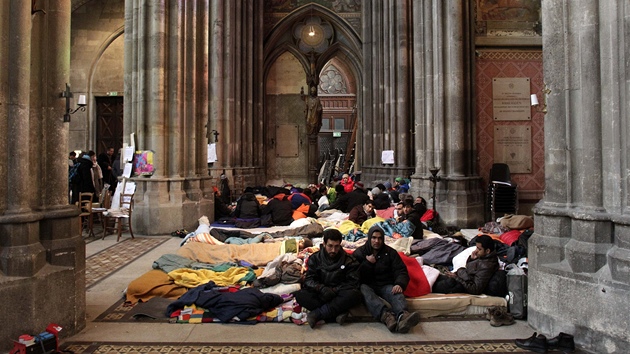 V kostele nyn ije pes ticet uprchlk, asi polovina z nich dr hladovku.