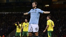 ZKUSTE SI M ZASTAVIT. Edin Deko, bosenský útoník Manchesteru City, slaví