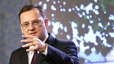 Premiér Petr Neas se na tiskové konferenci vyjádil k odvolání ministryn