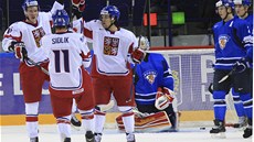 ČESKÁ RADOST. Mladí hokejisté České republiky se radují z gólu Finsku v utkání