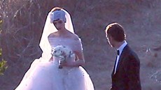 Anne Hathawayová se vdávala v princeznovských atech.