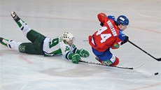 �védský úto�ník  Nicklas Danielsson (vpravo) se dresu Lva Praha uvedl výte�n�.