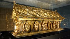 Relikviář Sv. Maura se nachází v trezorové místnosti Státního hradu a zámku v...