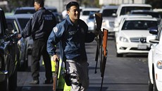 Policisté v Los Angeles uspoádali mimoádný vánoní výkup zbraní. 