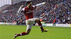 RADOST STELCE. Mikel Arteta z Arsenalu se raduje z vítzného gólu proti Wiganu.
