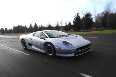 Jaguar XJ 220