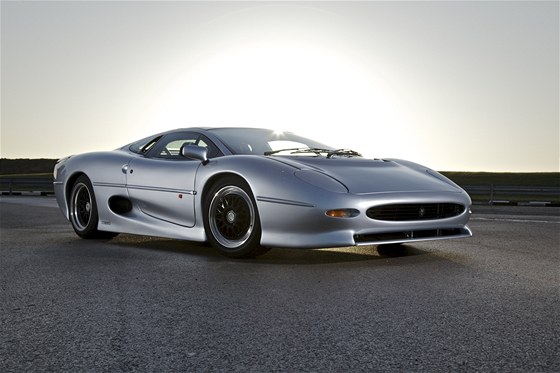 Jaguar XJ 220