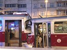 Pi nehod se zranili dva cestující a idi jedné z tramvají.