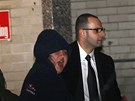 Newyorská policie obvinila z vrady Eriku Menendezovou, která shodila