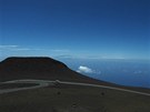 Pohled ze sopky Halekala na ostrov Maui na Big Island s dvojicí sopek Mauna...