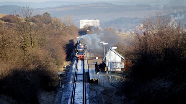 Na 85 let starou tra z Vesel na Slovensko vyjela parn lokomotiva (29. prosince 2012).
