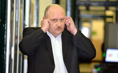 Bývalý éf cizinecké policie v Litomicích Petr Hladký u soudu