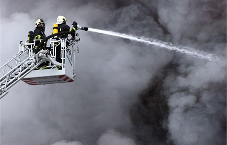 V Brn-Chrlicích zaala ve tvrtek dopoledne hoet drbeárna. Ilustraní foto