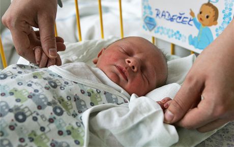 První novoroní miminko z Vysoiny pilo na svt tyi minuty ped jednou