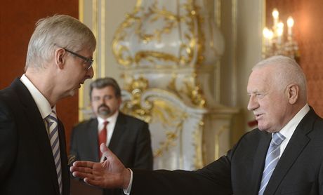 Prezident Václav Klaus hovoí s Jaroslavem Bureem poté, co jej jmenoval 2.