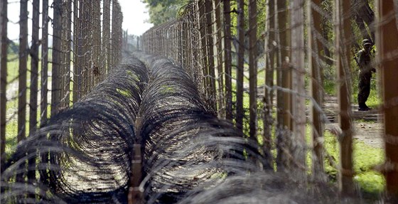 Hraniní oblast mezi Indií a Pákistánem ve sporném Kamíru 