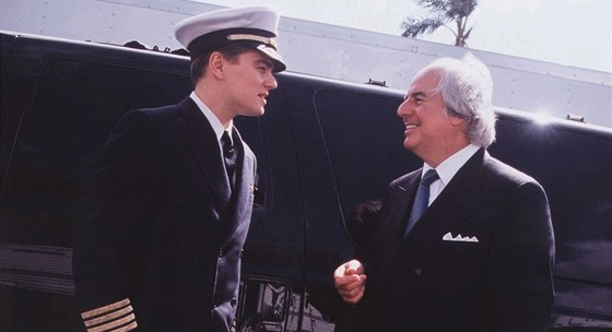 Frank Abagnale: falešný pilot a lékař, jehož hrál DiCaprio - iDNES.cz